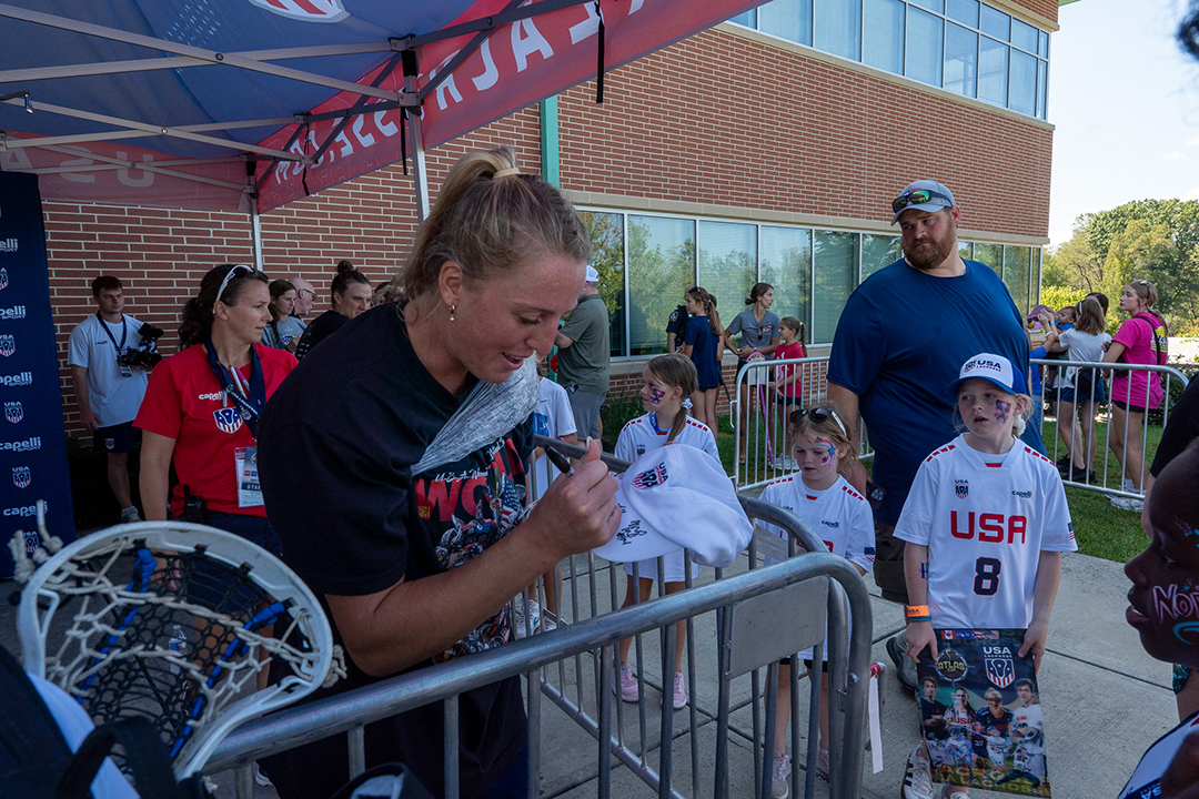 Ally Mastroianni signs autographs