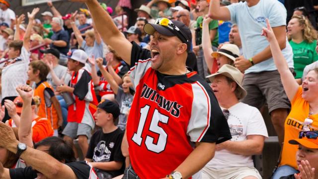 Denver Outlaws fans