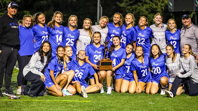 Seattle Prep (Wash.) girls' lacrosse team with championship trophy