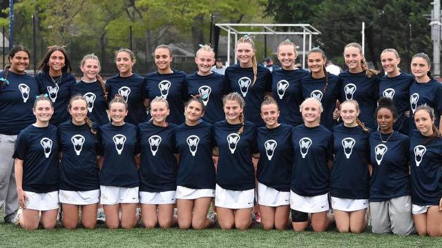 Bayport-Blue Point posing for a team photo
