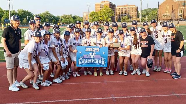 Penfield poses for a state championship photo
