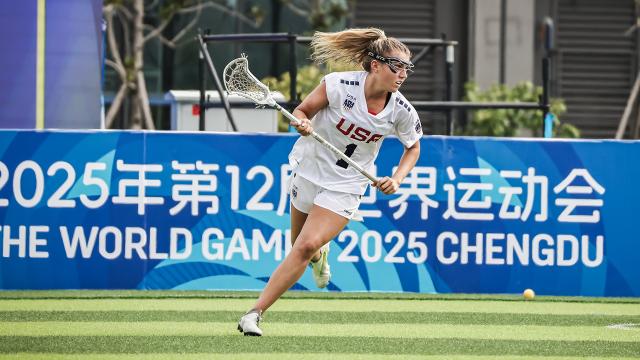 Chloe Humphrey with the ball