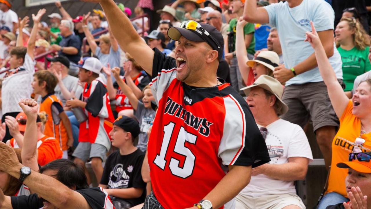 Denver Outlaws fans