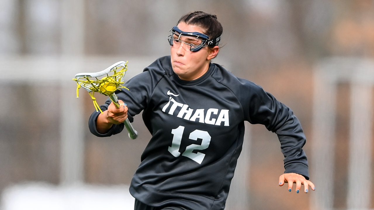 Ithaca women's lacrosse player Lily Cody runs with the ball in her stick
