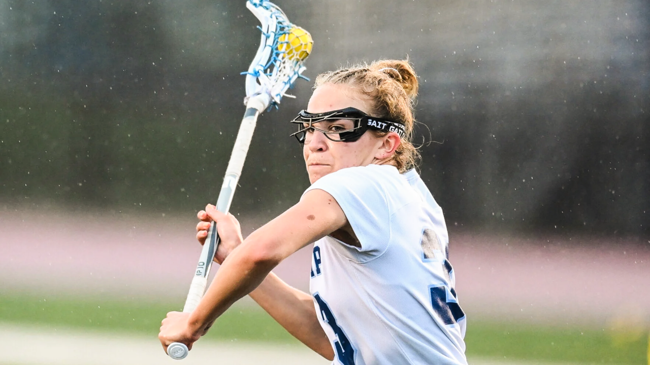 Manheim Township (Pa.) lacrosse player Liv Parmer shoots on the run
