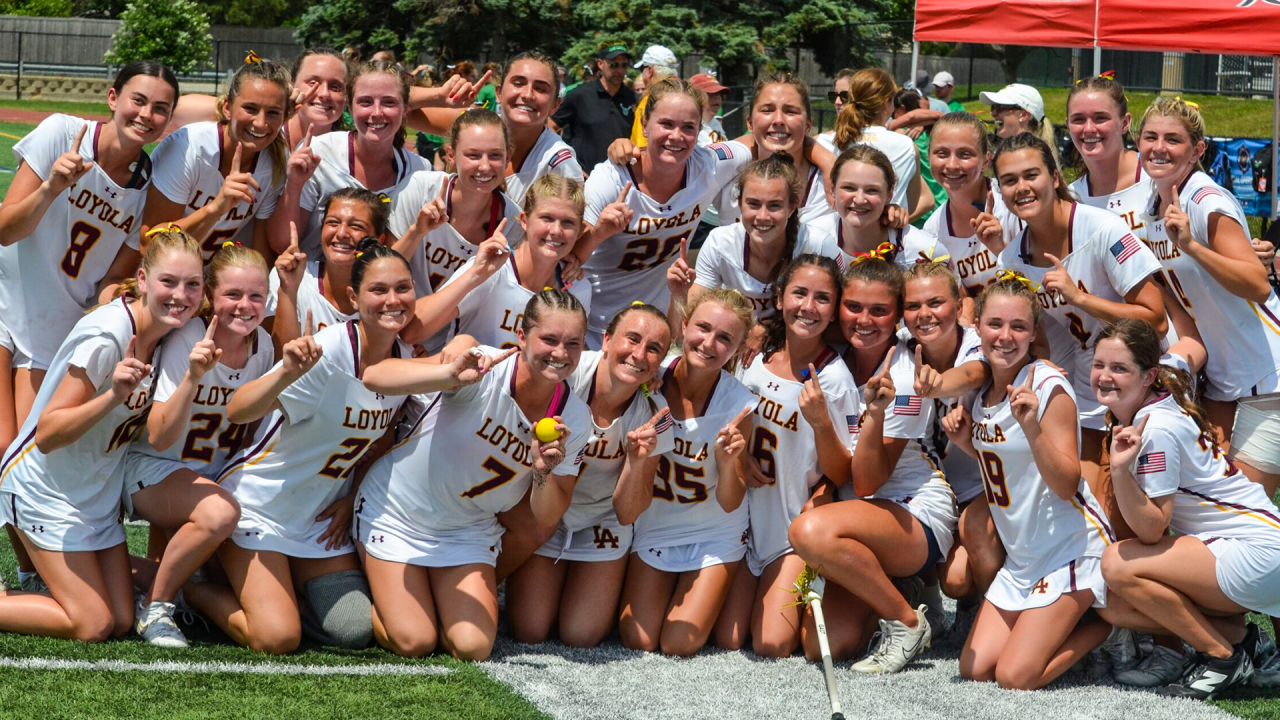Loyola Academy (Ill.) team picture after winning state championship