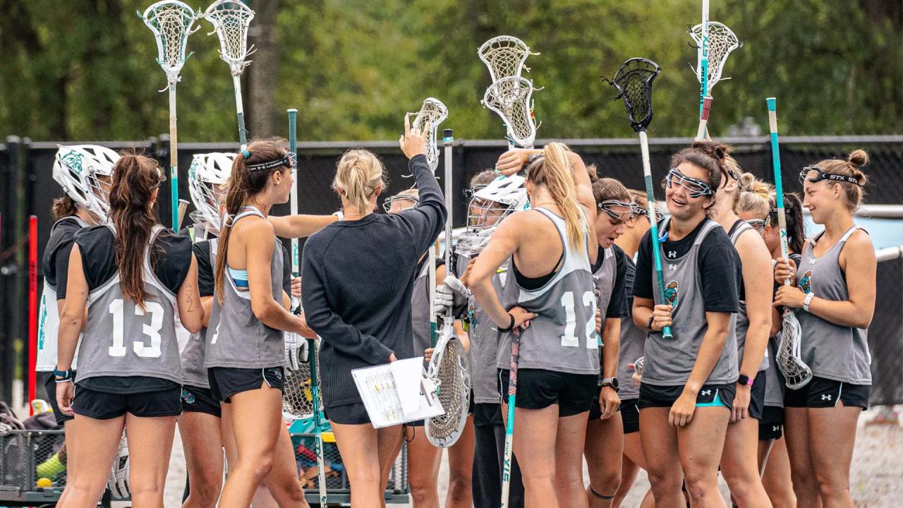 Abby Thorne commands a huddle in 2026.